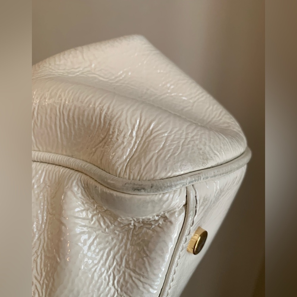 Hobo International White Patent Leather w/ Black Frame Bag clam shell vtg retro - Picture 9 of 16